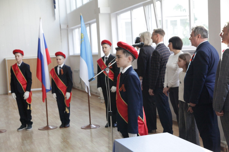 Парта Героя.